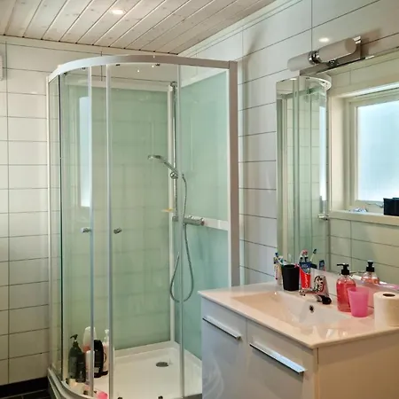 Pet Friendly In With Kitchen Holiday home